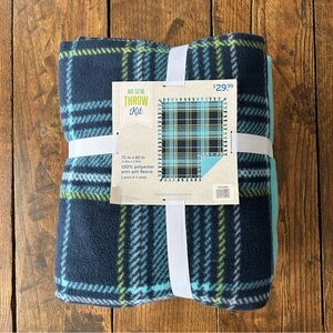 No Sew Throw Kit 72x60" Anti-Pill Fleece 2-Sided 1 Print 1 Solid
